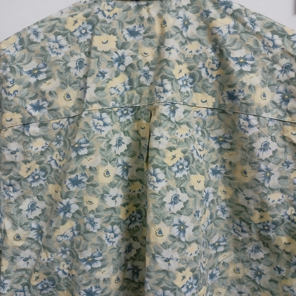 Flower print light colour shirt for womens - Picture 4 of 4